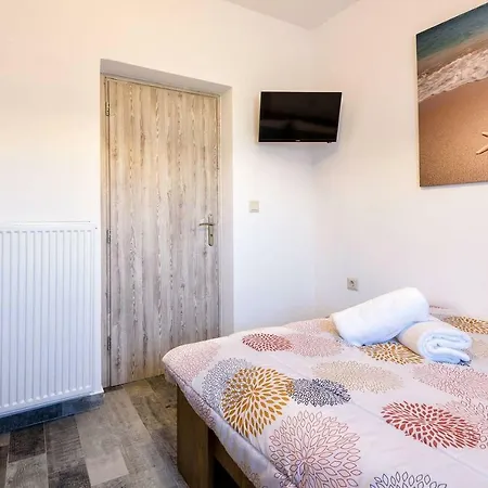 Louros House アパート *