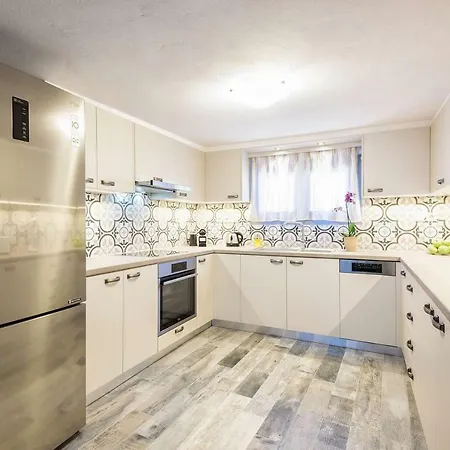 Louros House アパート *