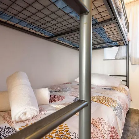 Louros House アパート