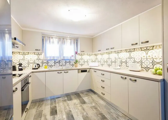 Louros House Апартаменты